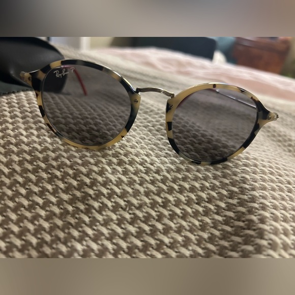 Ray-Ban Round Fleck Sunglasses in Beige Havana - Rare and Never Worn - Picture 2 of 7